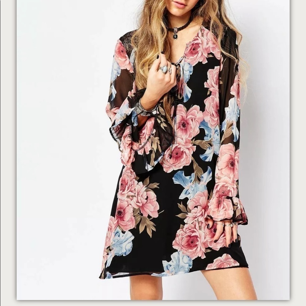 Honey Punch  Bell Sleeve Dress Floral Print Size M - Picture 2 of 8